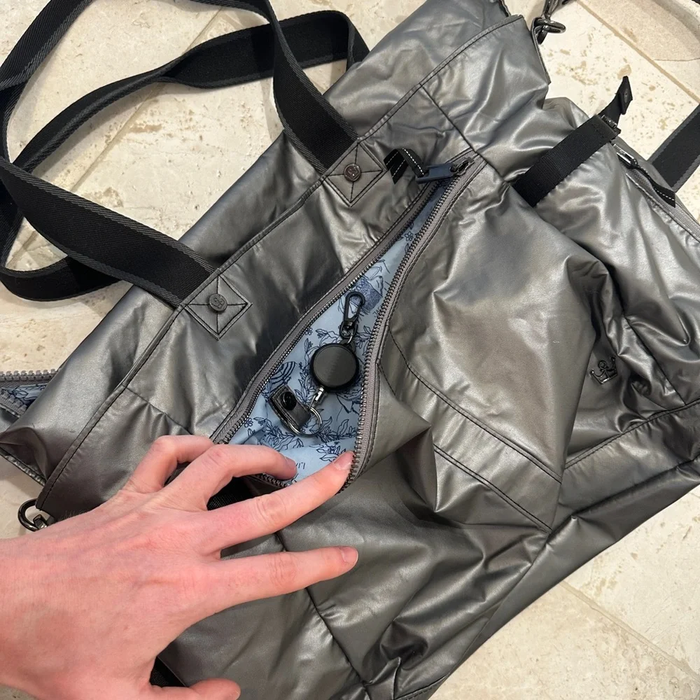 Oliver Thomas Silver and Black Diaper Bag - Picture 5 of 5